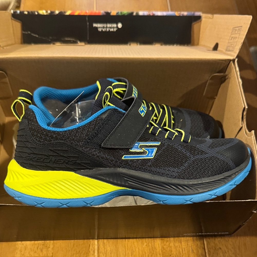 NWT Skechers Lunar Sonic Big Kid Black and Blue Sneakers w/ Neon Yellow Accents